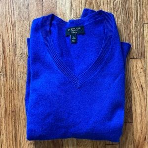 Electric blue 100% cashmere V neck sweater
